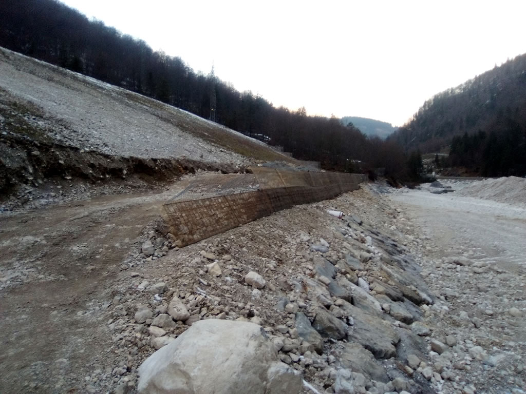 FOTO 11 - Lavori di difesa e regimazione idraulica in località di Cave del Predil in Comune di Tarvisio. immagine 11
